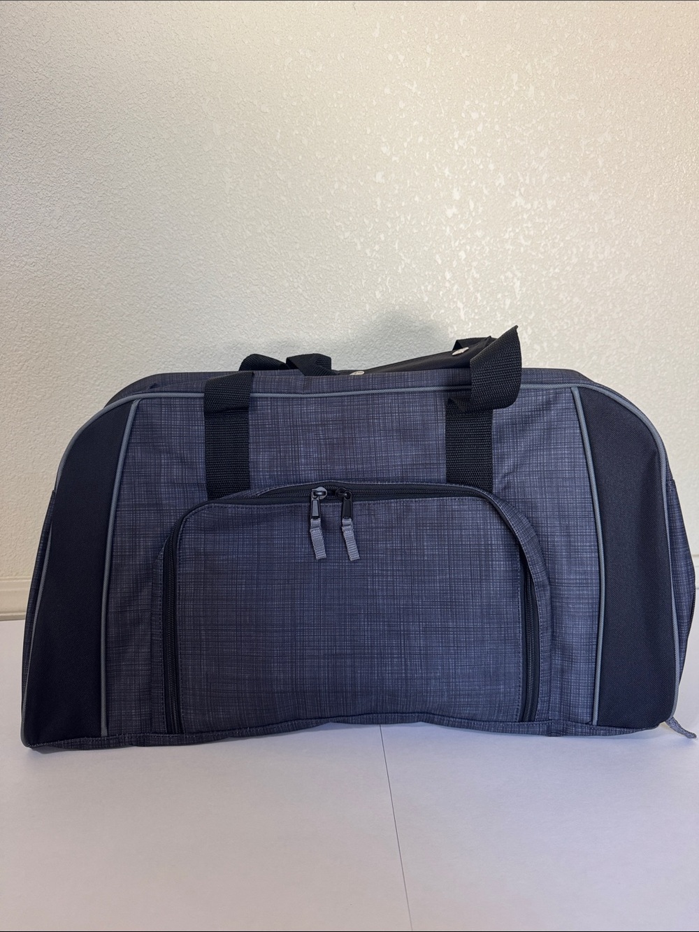 Thirty-One Pro Duffle and strap NWT black cross pop